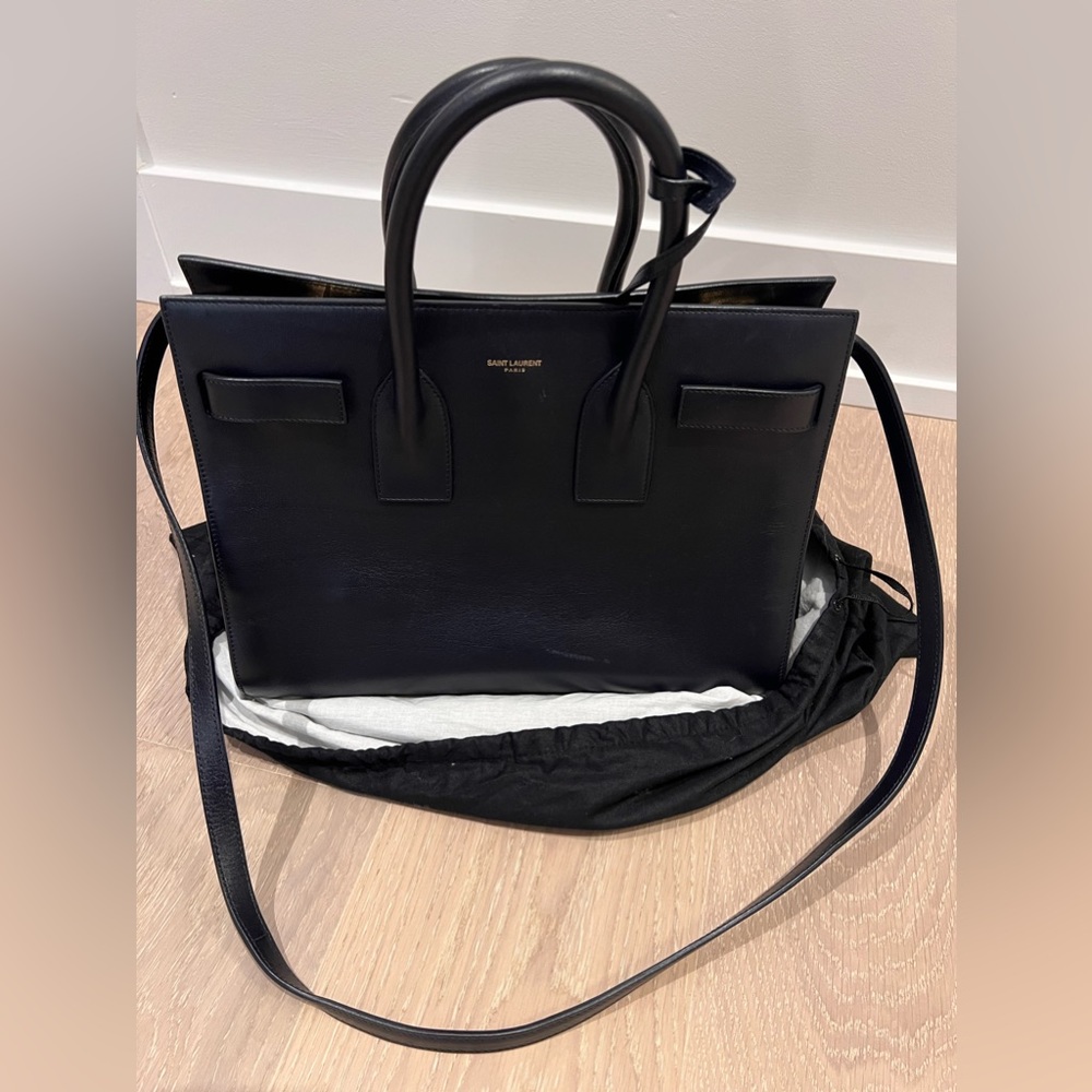 Pre-loved Saint Laurent Sac de jour bag in navy - Picture 1 of 6
